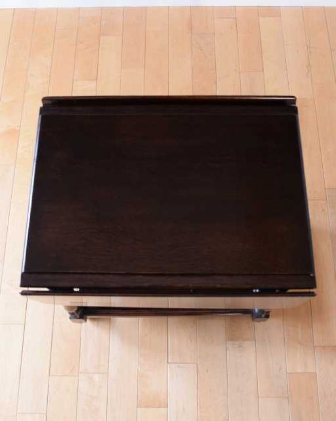 アンティークのワゴン・トローリー　アンティーク家具　英国のお洒落で便利なアンティーク家具、サイズが変わる伸張式のワゴン（トロリー） 。上から見るとこんな形リーフを開く前はこんな形です。(q-1963-f)