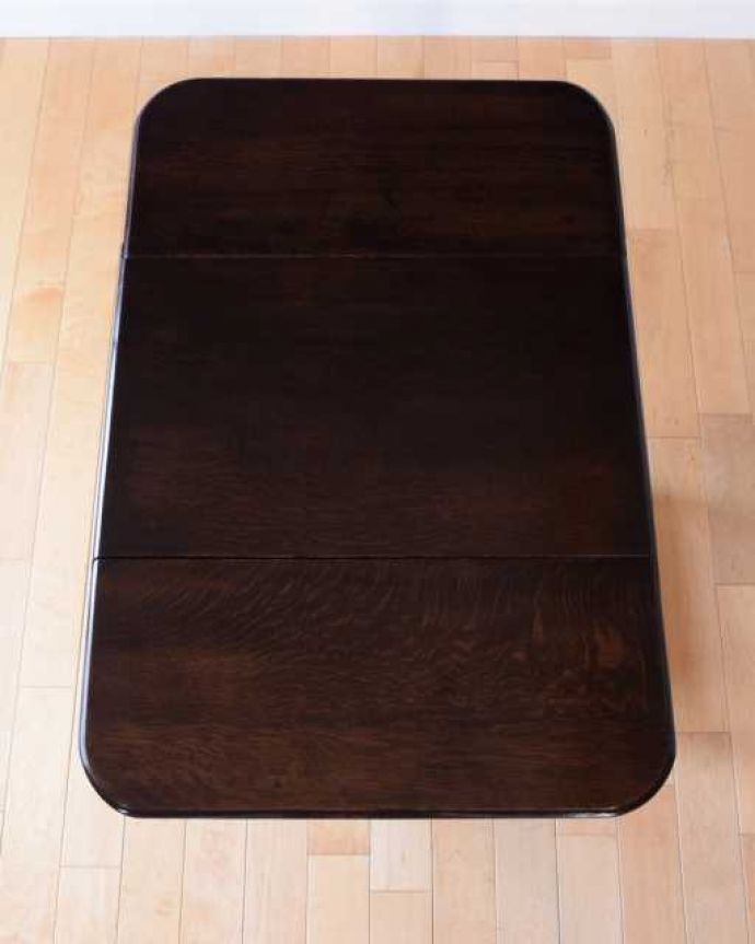 アンティークのワゴン・トローリー　アンティーク家具　英国のお洒落で便利なアンティーク家具、サイズが変わる伸張式のワゴン（トロリー） 。広げればテーブル代わりになっちゃう広い天板まるでワゴンの上にドロップリーフテーブルが付いているようなデザイン。(q-1963-f)