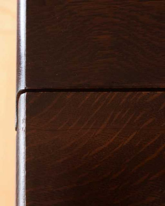 アンティークのワゴン・トローリー　アンティーク家具　英国のお洒落で便利なアンティーク家具、サイズが変わる伸張式のワゴン（トロリー） 。近づいてみると･･･修復にもいろんな方法がありますが、Handleでは塗装にこだわって古い塗装を剥離して再塗装していますのでピカピカです。(q-1963-f)