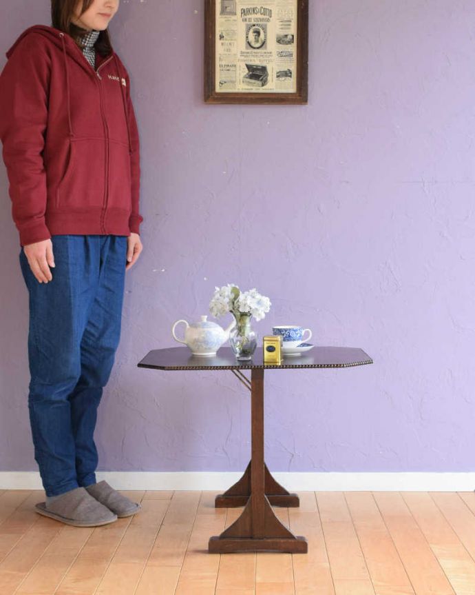 折り畳み式のホールディングテーブル