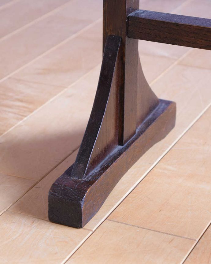 アンティークテーブルの脚