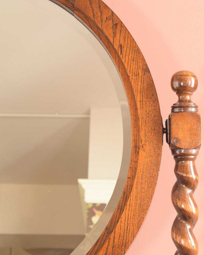 アンティークのドレッサー　アンティーク家具　ツイストが美しいドレッサー、英国アンティーク家具、ドレッシングチェスト。新しいミラーでお届けしますこちらは新しいミラーに交換しました。(q-1967-f)