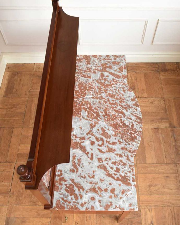 サイドボード　アンティーク家具　英国の素敵なアンティーク家具、デスクにもなる大理石天板のウォッシュスタンド 。天然大理石を使った贅沢な天板天板には女性の憧れ、天然の大理石が使われている贅沢な家具です。(q-1970-f)