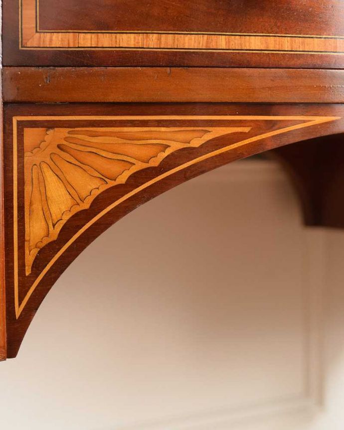 サイドボード　アンティーク家具　英国の素敵なアンティーク家具、デスクにもなる大理石天板のウォッシュスタンド 。職人技が光っています。(q-1970-f)