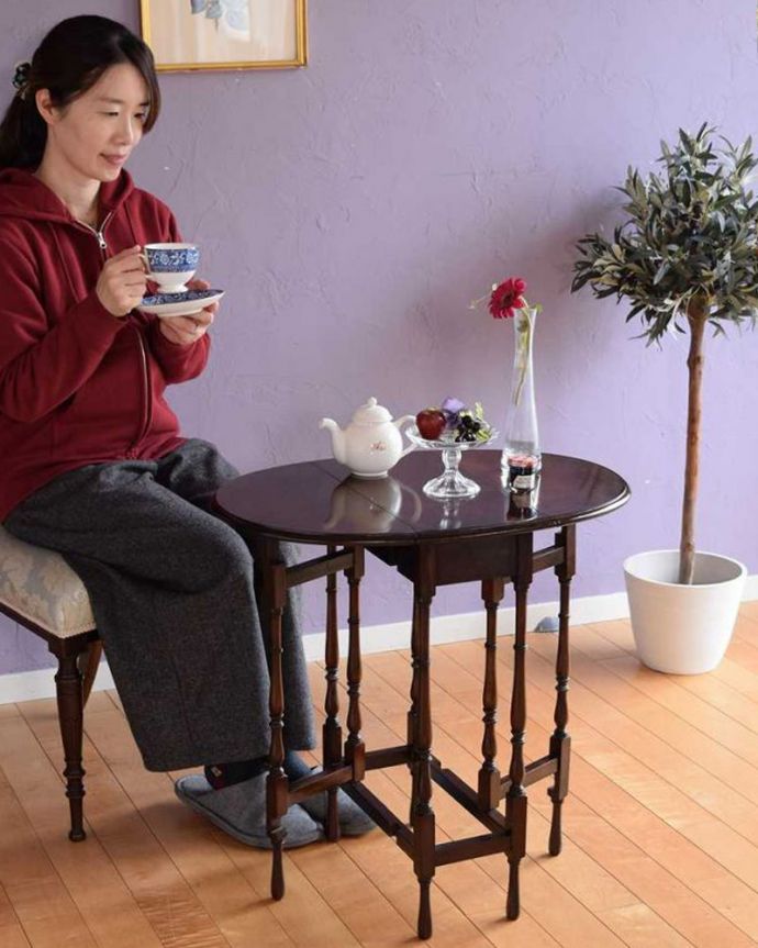 アンティークのテーブル　アンティーク家具　華奢な挽き物細工の脚が美しいアンティークのゲートレッグテーブル。使い方に合わせて3通りで使えるアンティークの定番アンティーク家具の定番テーブルと言えばゲートレッグテーブル。(q-1971-f)