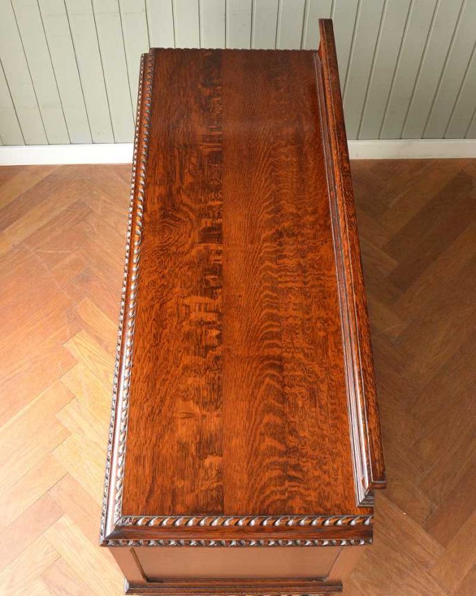 アンティークのキャビネット アンティーク家具 英国のアンティーク家具、オーク材の美しい木製サイドボード。上から見てるとこんな感じです。(q-1972-f)