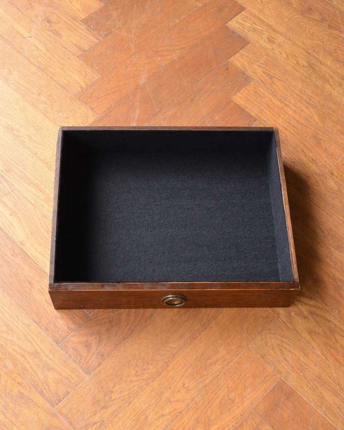 アンティークのキャビネット アンティーク家具 英国のアンティーク家具、オーク材の美しい木製サイドボード。引き出しの中もキレイに修復しましたもともとカトラリーを入れて使っていた引き出し。(q-1972-f)