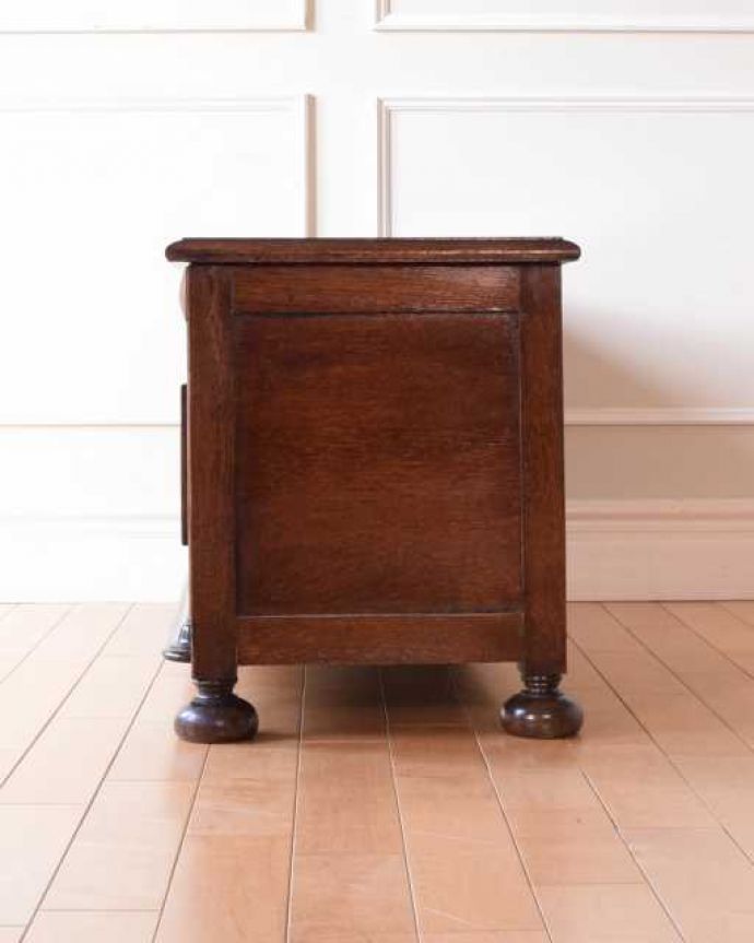 ブランケットボックス・収納ボックス アンティーク家具 便利に使える英国アンティーク収納家具、ブランケットボックス(ブランケットチェスト)。横から見てもキレイですもちろん、横顔だってキレイ!どこから見ても絵になります。(q-1977-f)