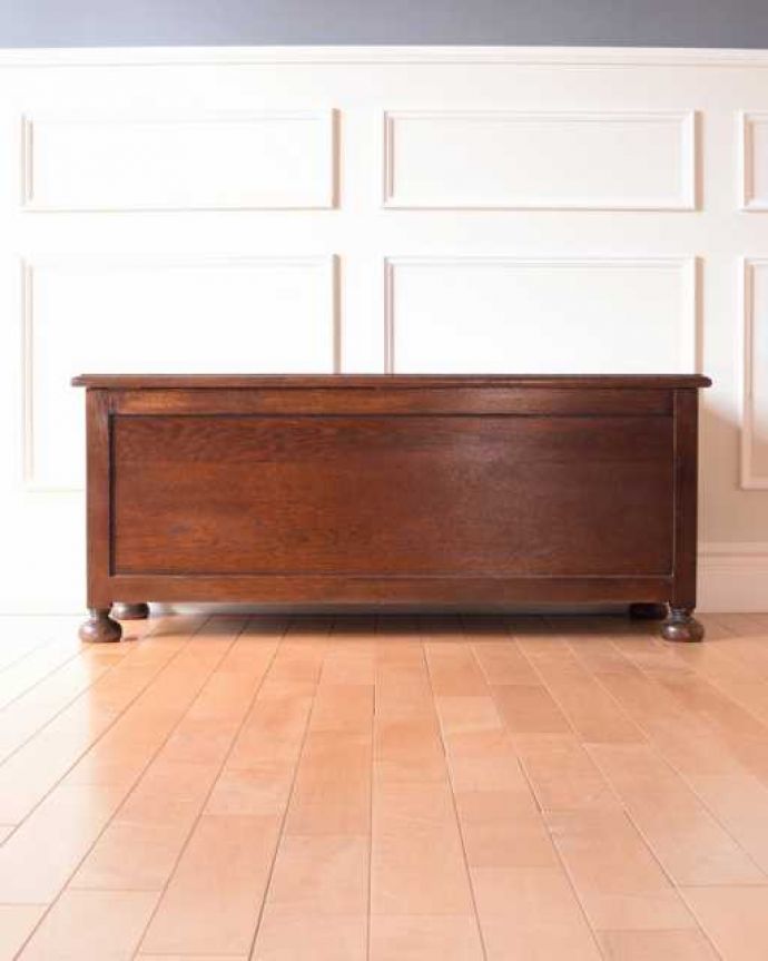 ブランケットボックス・収納ボックス アンティーク家具 便利に使える英国アンティーク収納家具、ブランケットボックス(ブランケットチェスト)。後ろ姿も見て下さい。(q-1977-f)