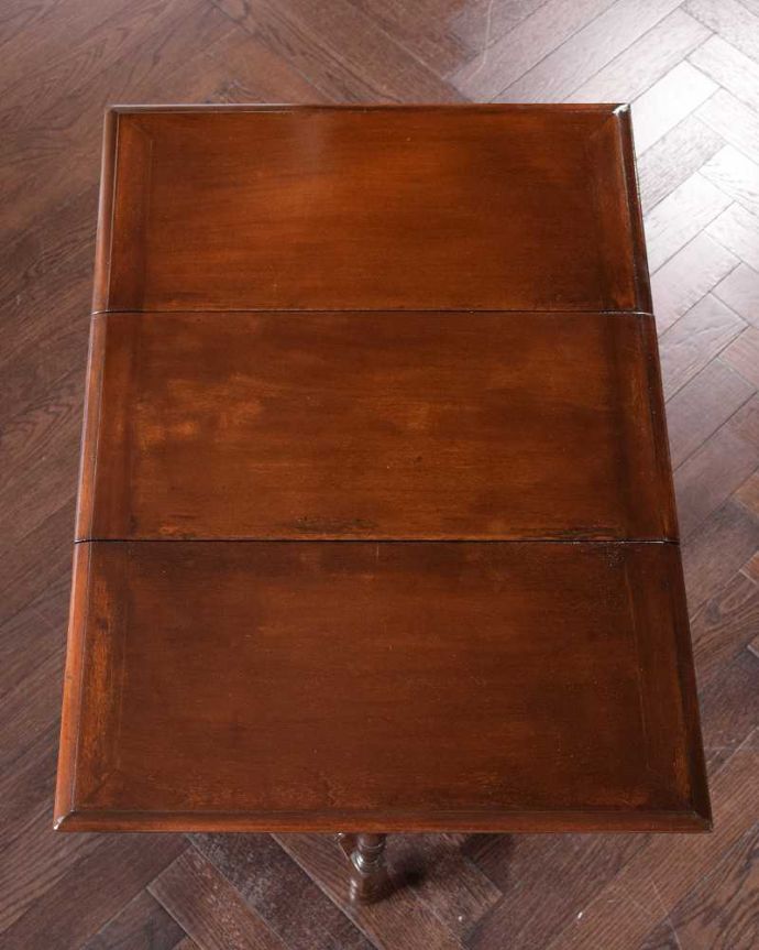 アンティークのテーブル アンティーク家具 英国らしいアンティーク家具、スモールサイズの伸張式のゲートレッグテーブル。天板の修復には自信があります。(q-1979-f)