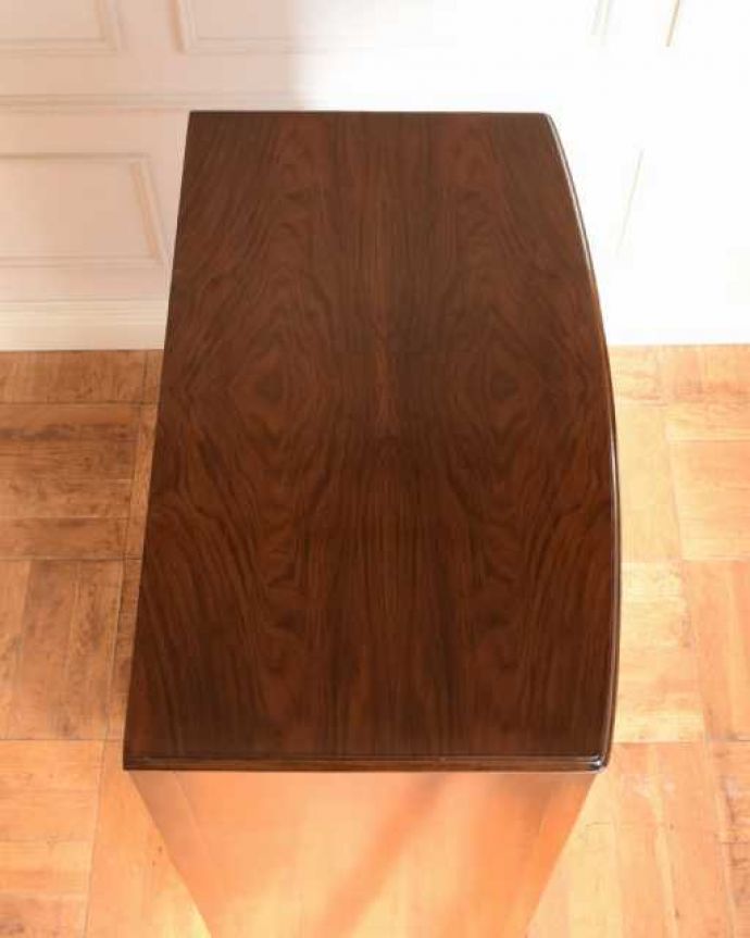 アンティークのチェスト アンティーク家具 英国のアンティーク収納家具、ウォルナット材のチェストオブドロワーズ(5段引き出し)。ピカピカに仕上げましたHandleでは修復の時、天板の塗装も一度剥離してキレイに仕上げました。(q-1984-f)