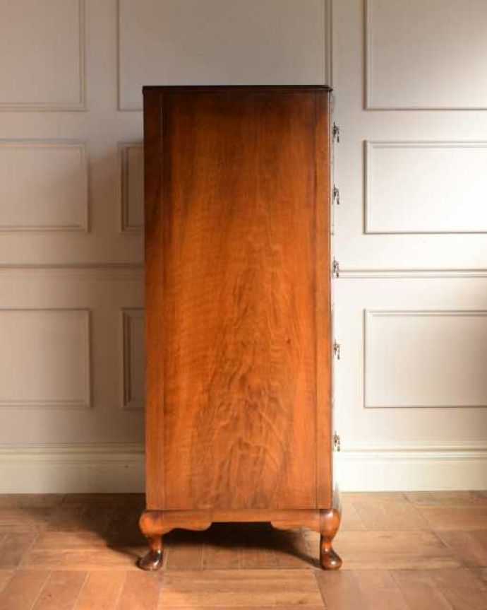 アンティークのチェスト アンティーク家具 英国のアンティーク収納家具、ウォルナット材のチェストオブドロワーズ(5段引き出し)。横顔もキレイですどこから見られても絵になるスタイル。(q-1984-f)