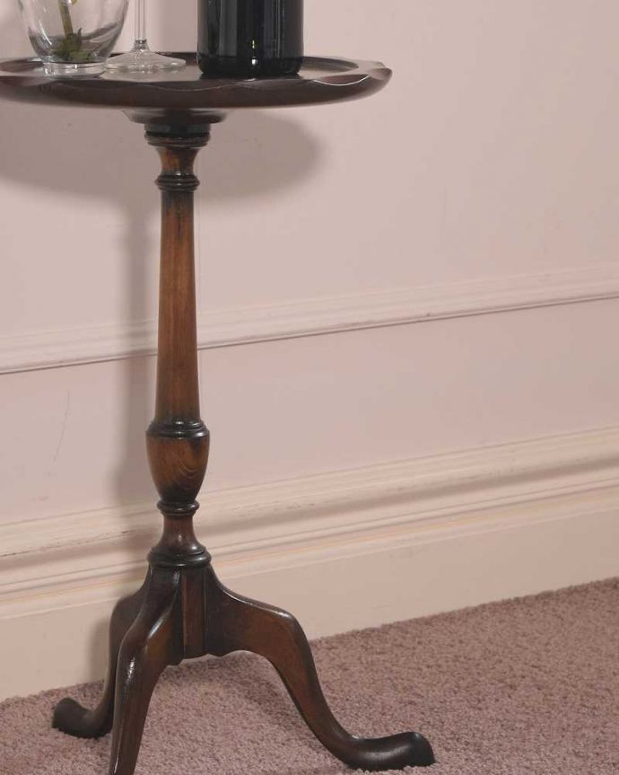 アンティークのテーブル　アンティーク家具　手頃な小さいサイズのワインテーブル、マホガニー材のアンティーク家具。小さくてもアンティークの気品タップリ。(q-1985-f)