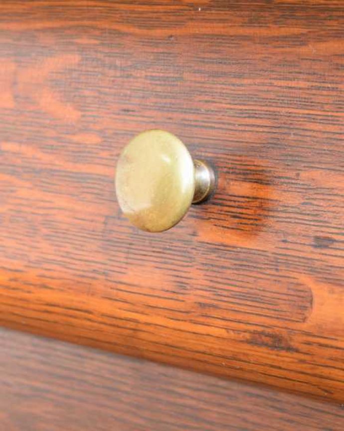 アンティークのキャビネット アンティーク家具 英国アンティークのスタッキングビューローキャビネット(デスク)。開ける度にワクワク・・・取っ手もアンティーク家具らしいデザインです。(q-1993-f)