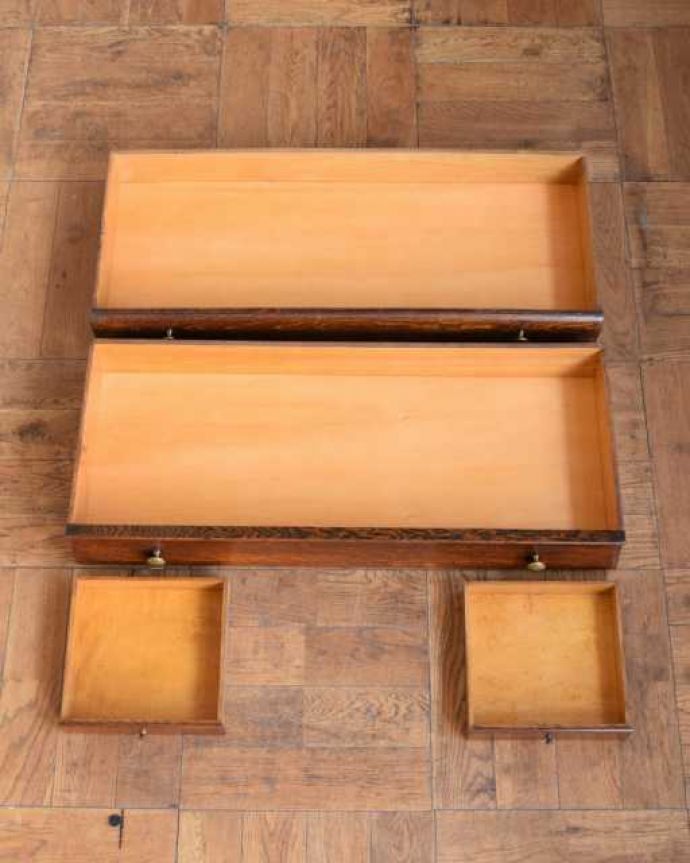 アンティークのキャビネット アンティーク家具 英国アンティークのスタッキングビューローキャビネット(デスク)。何でも収納できる引き出しもちろん、引き出しの中もキレイに修復しました。(q-1993-f)