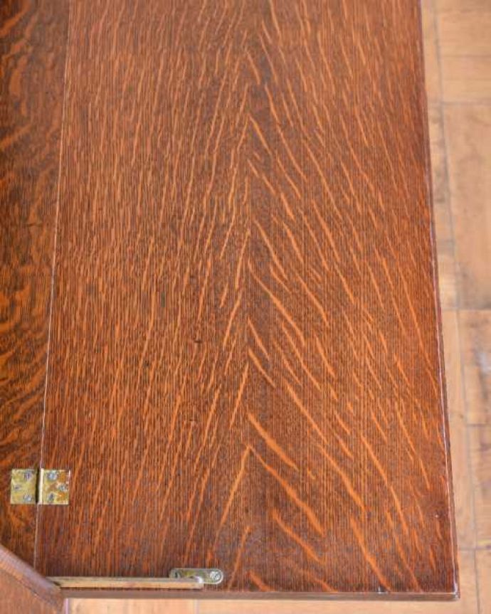 アンティークのキャビネット アンティーク家具 英国アンティークのスタッキングビューローキャビネット(デスク)。天板部分もキレイですやっぱりデスクの天板部分は気になるポイント。(q-1993-f)