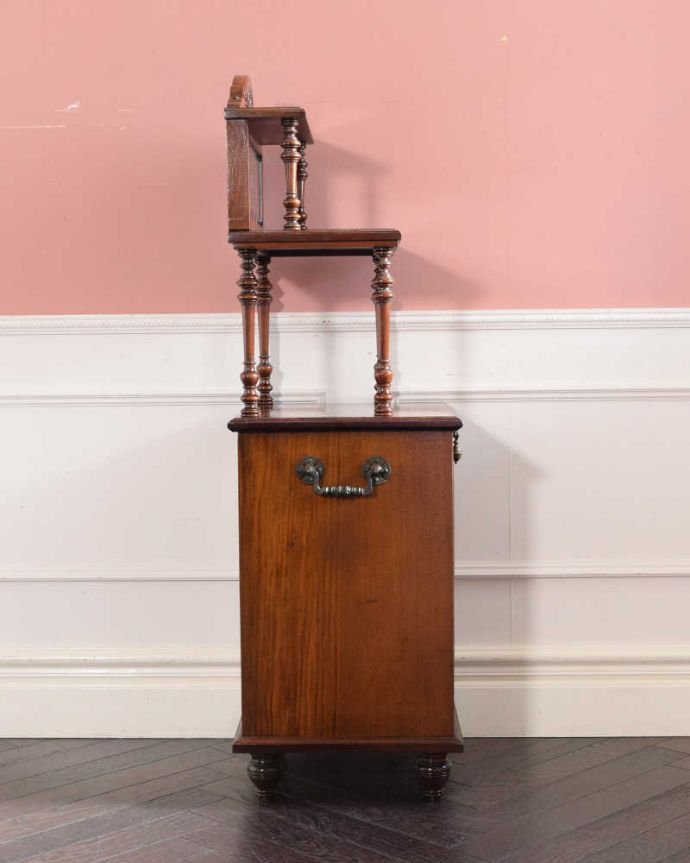 アンティークのキャビネット アンティーク家具 1890年代の英国アンティーク家具、浮き彫りが美しいミラー付きのコールボックス。もちろん横顔も美しいしっかりお直ししたので、どこから見ても美しい自信があります。(q-1994-f)