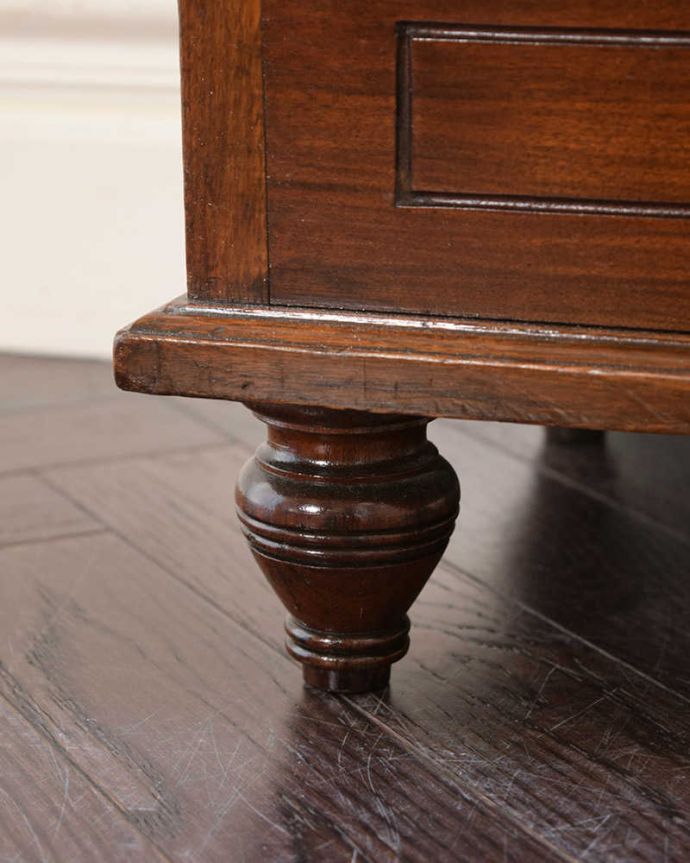 アンティークのキャビネット アンティーク家具 1890年代の英国アンティーク家具、浮き彫りが美しいミラー付きのコールボックス。女性1人でラクラク運べちゃうんですHandleのアンティークは、脚の裏にフェルトキーパーをお付けしています。(q-1994-f)