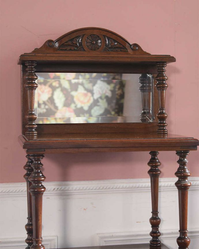 アンティークのキャビネット アンティーク家具 1890年代の英国アンティーク家具、浮き彫りが美しいミラー付きのコールボックス。キラっと輝くアンティークのミラーまだ電気がない時代に、部屋を明るくするために付けられた鏡。(q-1994-f)