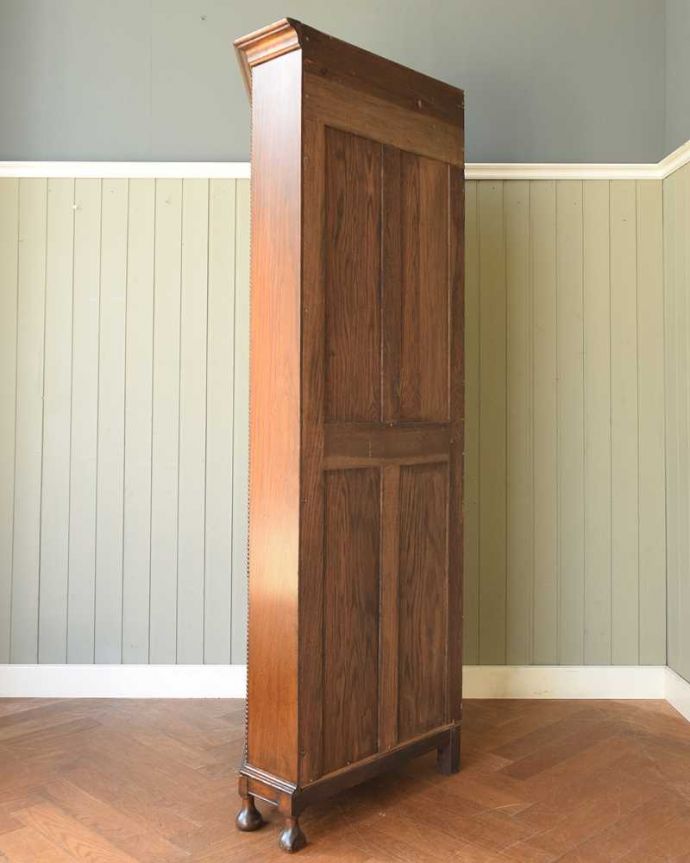 コーナーキャビネットの側面