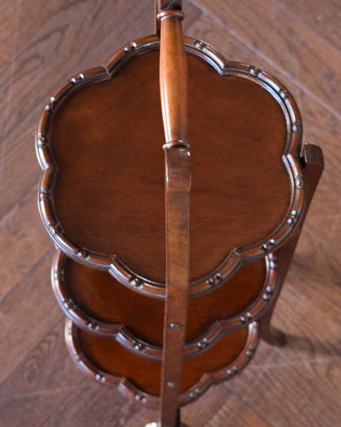 アンティークのケーキスタンドの天板