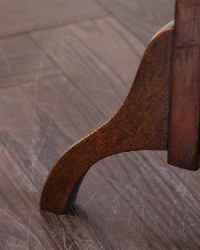 アンティークテーブルの脚