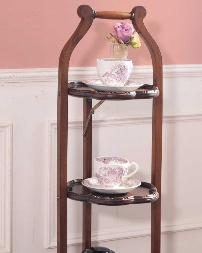 英国のアンティーク家具らしいデザイン