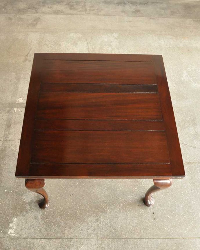 アンティークのテーブル アンティーク家具 英国アンティークの輸入家具、猫脚のドローリーフテーブル(伸張式テーブル) 。上から見るとこんな形リーフを開く前はこんな形です。(q-2005-f)