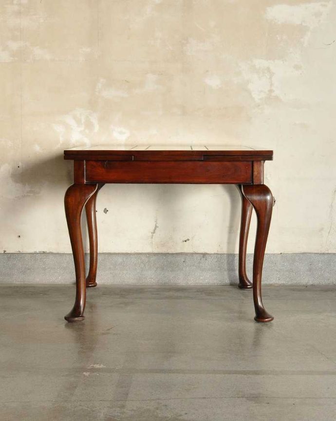 アンティークのテーブル アンティーク家具 英国アンティークの輸入家具、猫脚のドローリーフテーブル(伸張式テーブル) 。横から見るとこんな感じ真横から見てみるとこんな感じ。(q-2005-f)