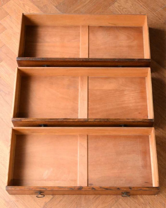 アンティークのチェスト アンティーク家具 英国スタイルのシンプルなアンティーク家具、オーク材の3段チェスト。何を入れても大丈夫。(q-2007-f)