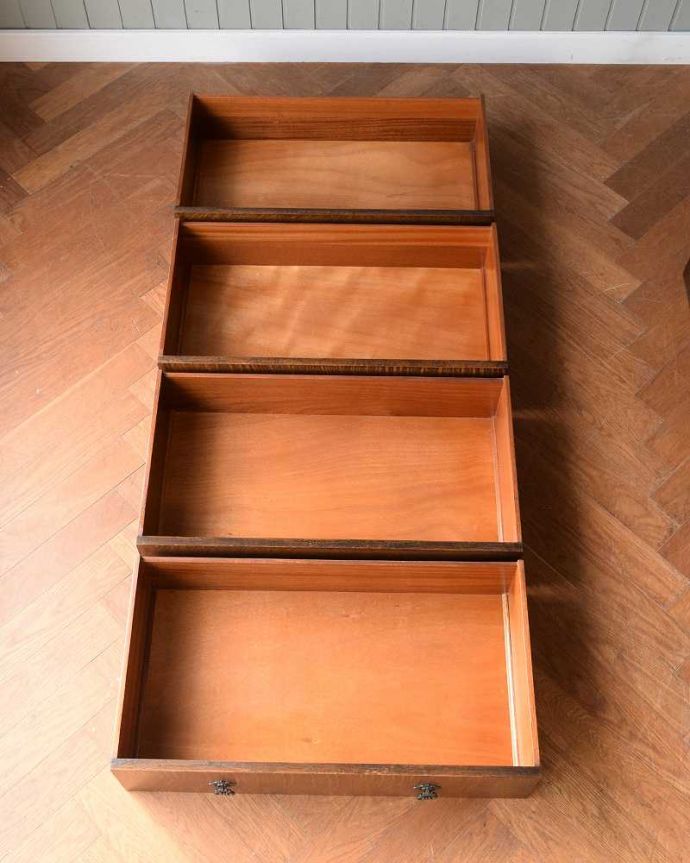 アンティークのチェスト　アンティーク家具　キレイな扉の英国アンティーク家具、オーク材のカップボードチェスト。キレイに修復しました。(q-2008-f)