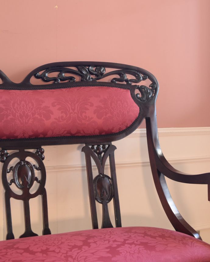 背もたれが美しいアンティークの椅子