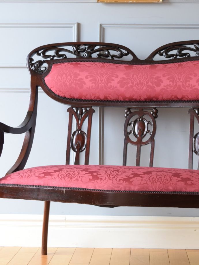 背もたれが美しいアンティークの椅子