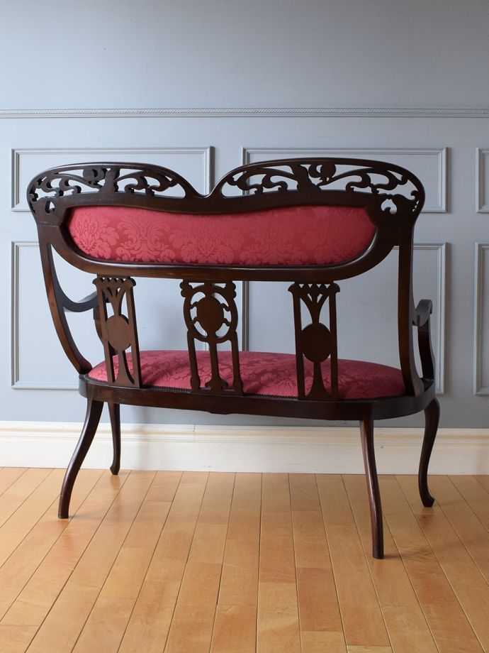 アンティークのセティの後ろ姿