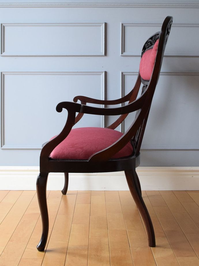 アンティークのソファの側面