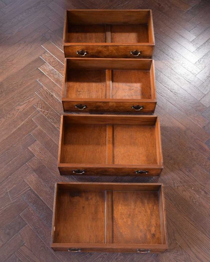 チェストの引き出しの中