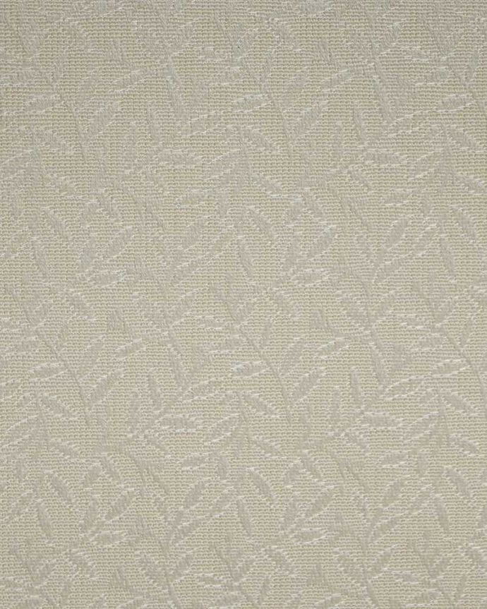 アンティークのキャビネット アンティーク家具 英国のアンティーク家具、ゴシックデザインの扉が可愛いガラスキャビネット。新しい生地で張り替えましたキャビネットの表情に合わせて新しい背板の生地を選びました。(q-2014-f)