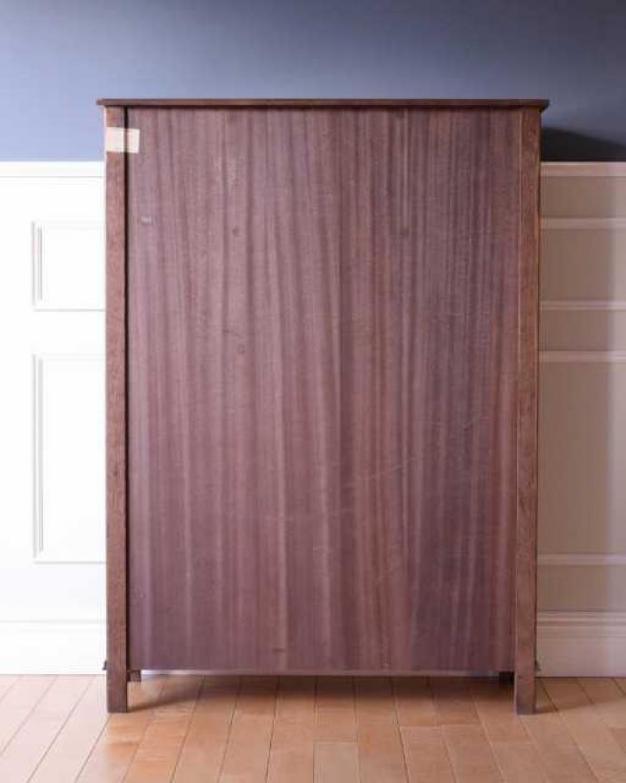 アンティークのキャビネット　アンティーク家具　おしゃれな本棚が欲しい方に、ステンドグラス扉のアンティークのブックケース。後ろ姿もキレイです。(q-2016-f)