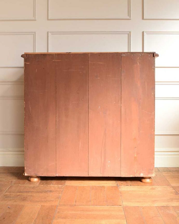 アンティークのチェスト アンティーク家具 ナチュラルで大人可愛いアンティーク家具、4段パインチェスト(整理ダンス)。後ろ姿も見て下さい。(q-2028-f)