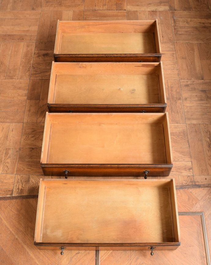 アンティークのチェスト　アンティーク家具　英国スタイルのインテリアに、オーク材のアンティーク４段チェスト。何を入れても大丈夫。(q-2030-f)