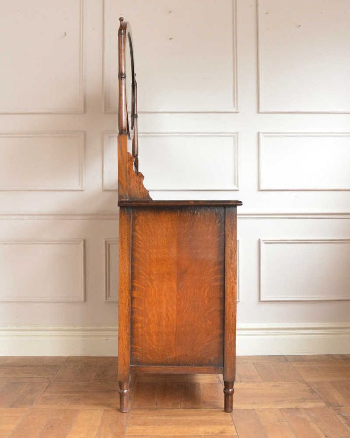 アンティークのドレッサー　アンティーク家具　英国アンティーク家具、落ち着いた大人のドレッシングチェスト。横から見てもステキ横から見るとこんな感じ。(q-2031-f)