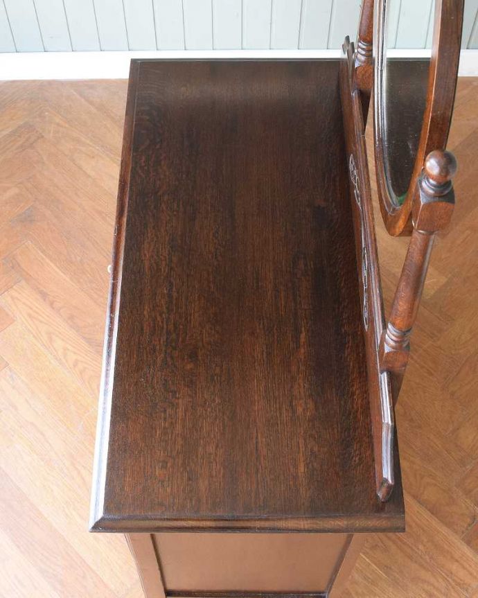 アンティークドレッサーの天板