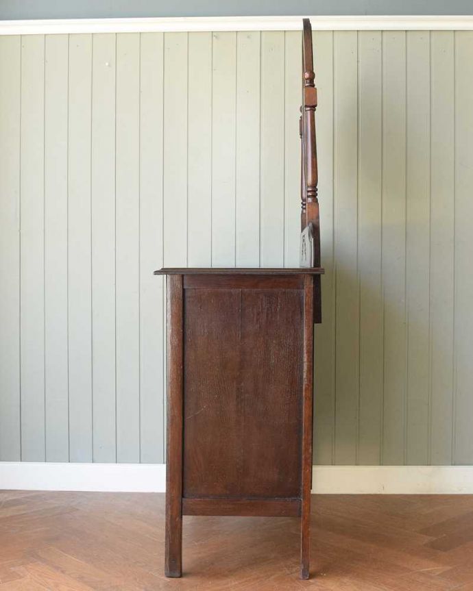 ドレッサーの側面