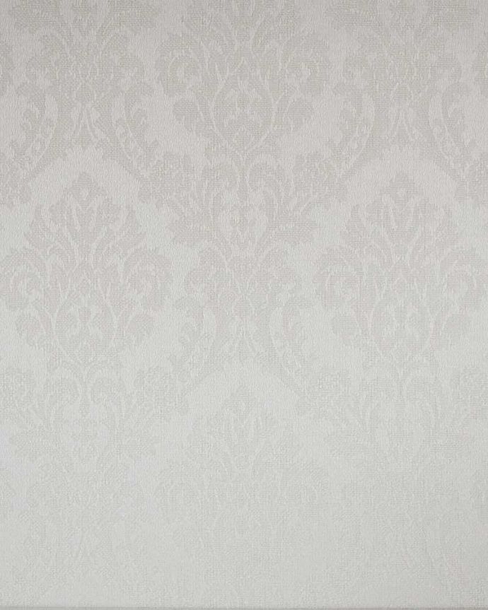 アンティークのキャビネット アンティーク家具 シノワズリの雰囲気漂うイギリスから届いたアンティークのガラスキャビネット(飾り棚)。新しく貼り替えましたキャビネットに似合う生地を選んで張り替えた背板。(q-2033-f)