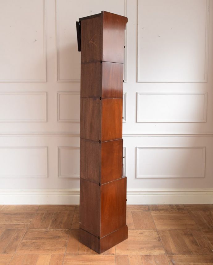 アンティークのキャビネット　アンティーク家具　英国のアンティーク家具、ステンドグラス扉が素敵なスタッキングブックケース。壁に置くときは･･･天板を閉じることも出来る2WAYタイプ。(q-2041-f)