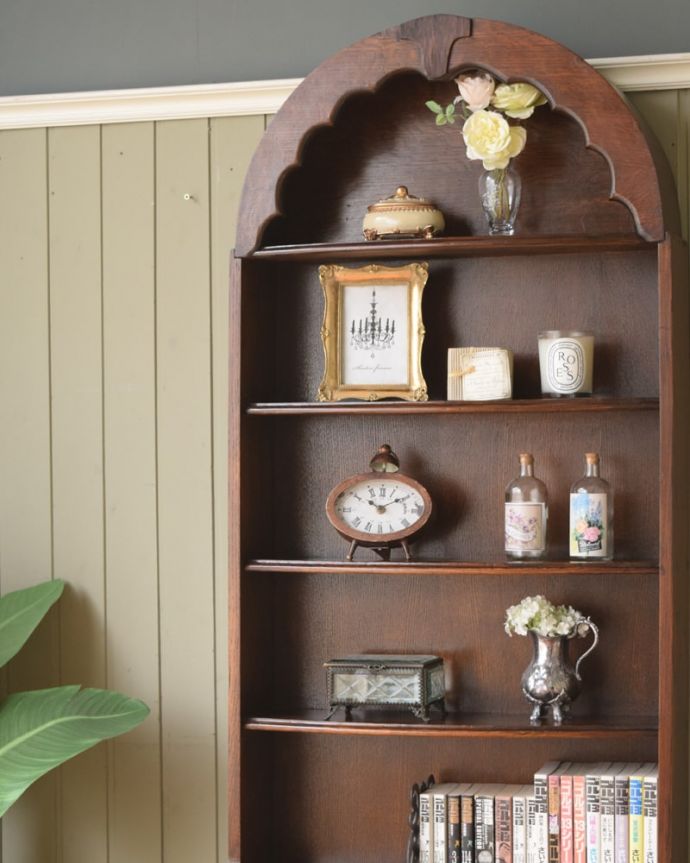 アンティークのキャビネット　アンティーク家具　英国スタイルのたっぷり収納できるブックシェルフ、オープンタイプのアンティーク家具。たっぷり収納できるだけじゃないんです。(q-2042-f)
