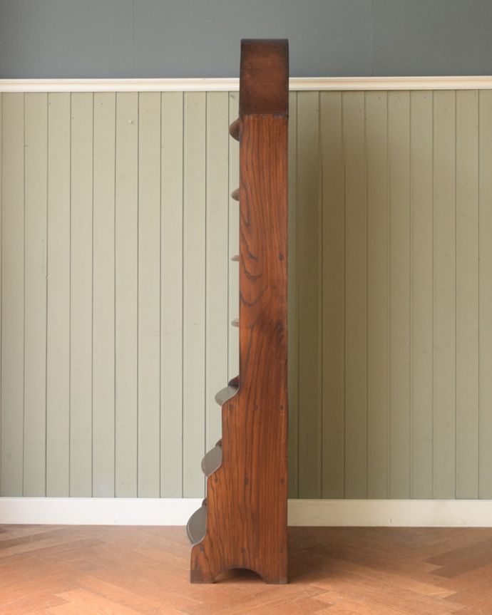 アンティークのキャビネット　アンティーク家具　英国スタイルのたっぷり収納できるブックシェルフ、オープンタイプのアンティーク家具。横から見てもステキしっかり修復したので、横顔だって美しいんです。(q-2042-f)