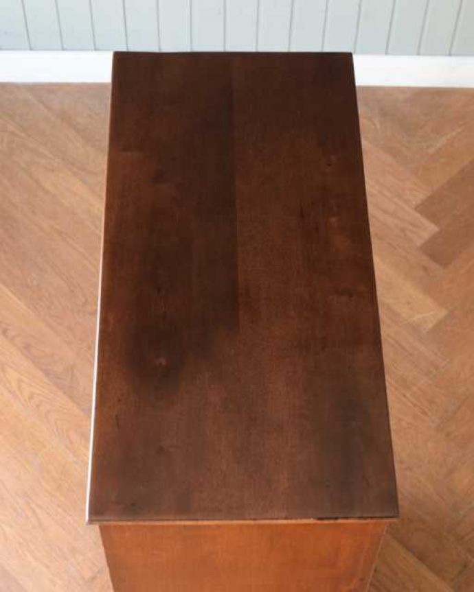 アンティークのキャビネット　アンティーク家具　英国スタイルのアンティーク家具、オープン棚のブックシェルフ（本棚）。天板もキレイに仕上げました。(q-2043-f)