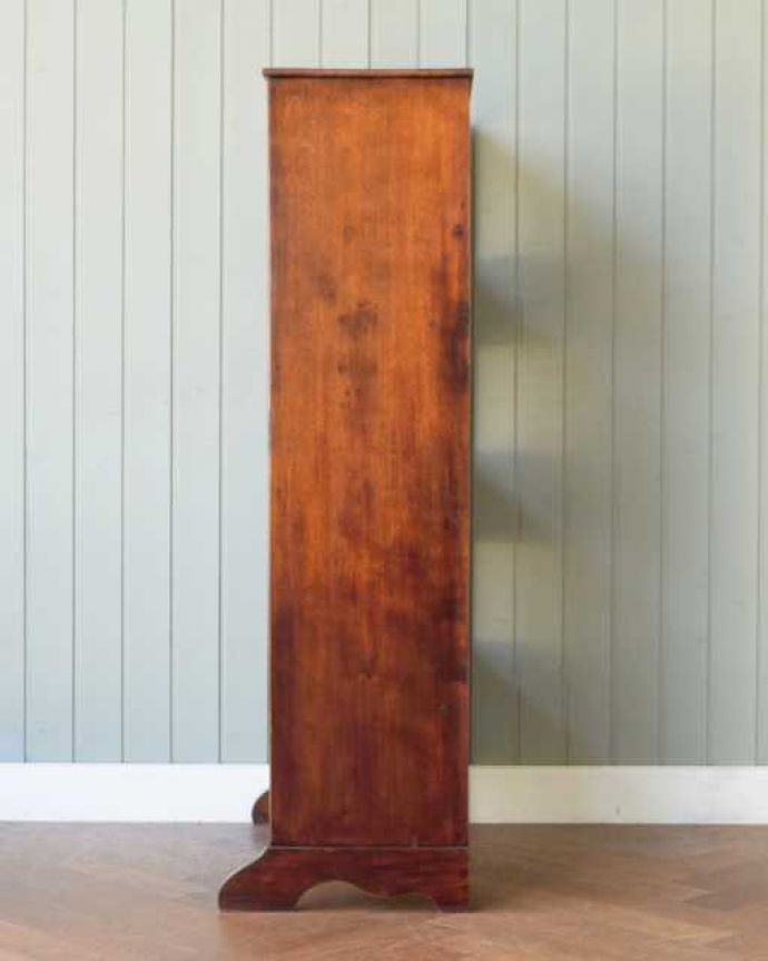 アンティークのキャビネット　アンティーク家具　英国スタイルのアンティーク家具、オープン棚のブックシェルフ（本棚）。横から見ても素敵なんですしっかりお直ししてありますので、長くお使いいただけます。(q-2043-f)