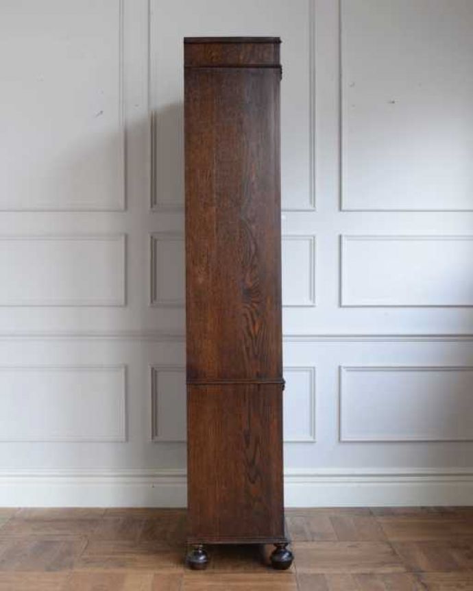 アンティークのキャビネット　アンティーク家具　書斎に使ってみたいアンティーク家具、英国輸入のブックケース（本棚）。横から見てもステキ横から見るとこんな感じ。(q-2045-f)